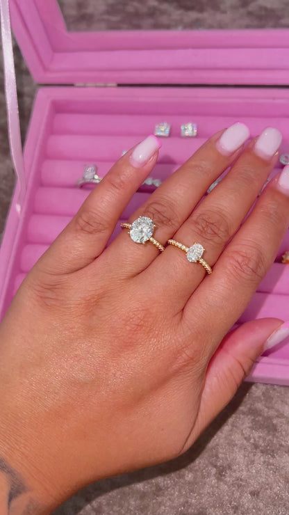 OVAL CUT RING
